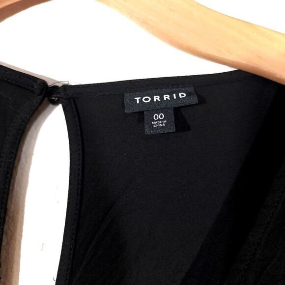 TORRID Challis Pleated Wide Leg Open Back Flutter Sleeve Jumpsuit in Black Large - Picture 2 of 10